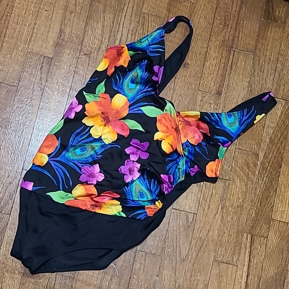 Swimsuit one piece swimwear fits like 10 top heavy colorful floral swim